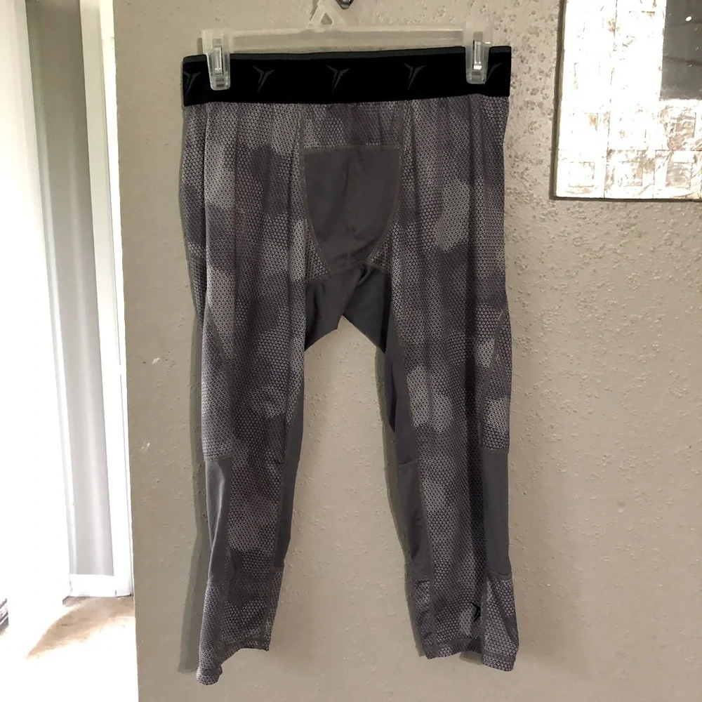 Mens Base layer leggings size medium